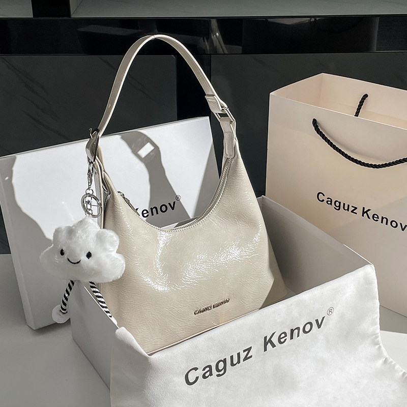 Caguzkenov时尚百搭软皮腋下包图片