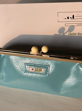 现货！miu～蓝色吻扣化妆包手拿包可装链条当斜挎手拧包