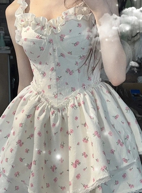 白色碎花吊带连衣裙女夏辣妹性感纯欲风收腰显瘦蓬蓬裙甜辣风裙子
