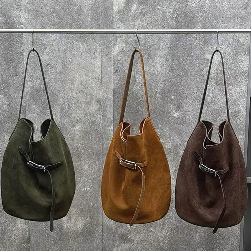 头层牛皮水桶包 女士单肩包斜挎包 时尚真皮百搭抽绳银色扣休闲包