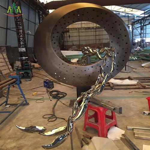 不锈钢雕塑定制大型圆环月亮异形廊架钢结构雕塑景观假山地产摆件