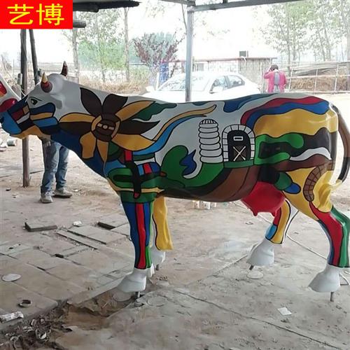 玻璃钢牛雕塑仿真彩绘牛摆件公园景区美化乡村景观大型牛模型雕塑