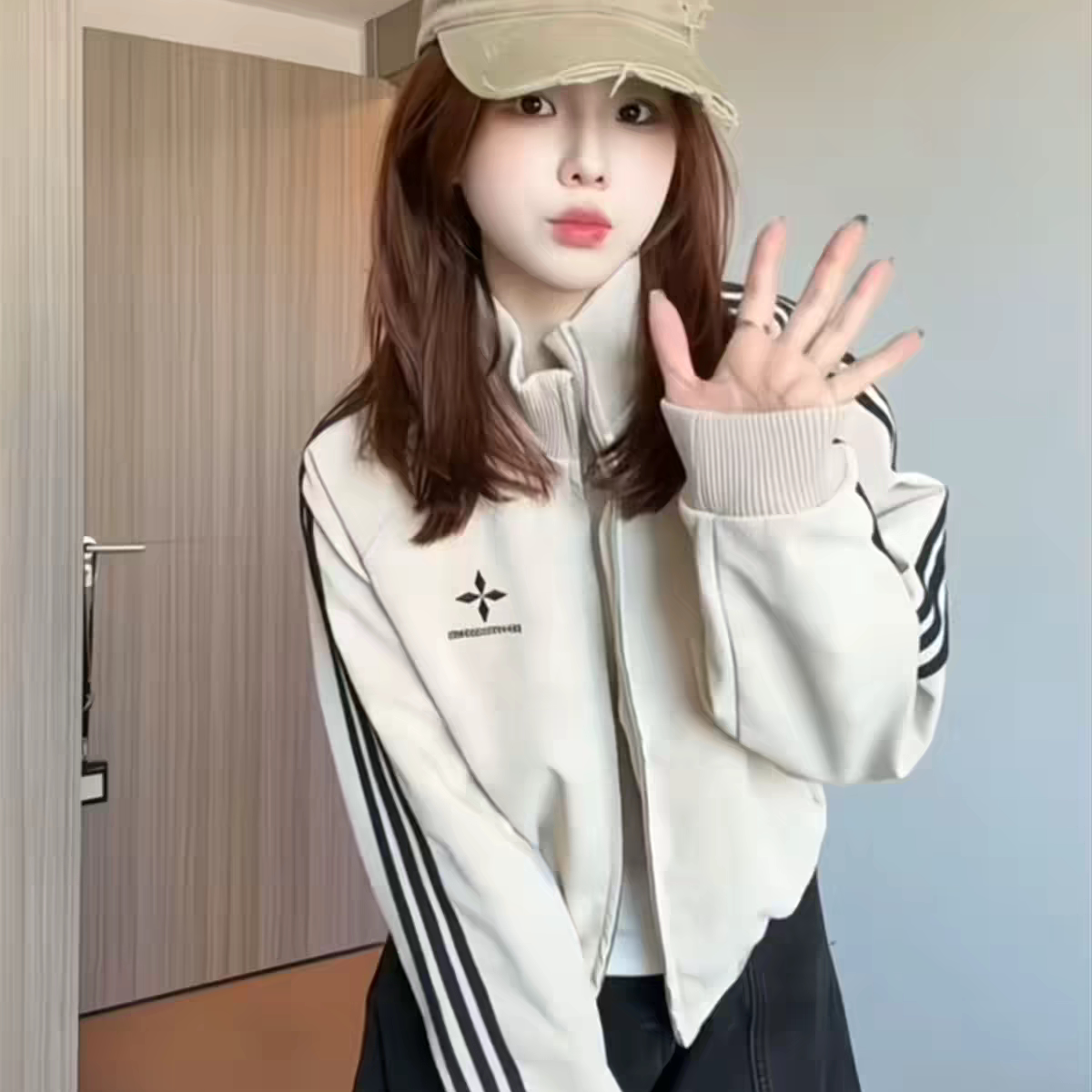 美式立领荔枝纹PU皮衣外套女2026秋季新款宽松休闲三条杠夹克上衣
