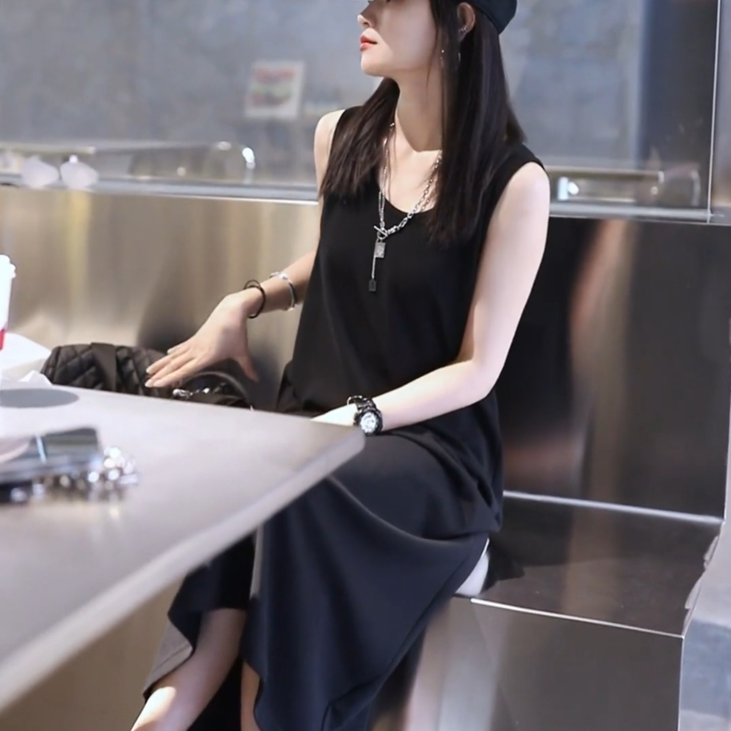 黑色无袖背心连衣裙女2025夏季新款慵懒宽松休闲百搭打底吊带长裙
