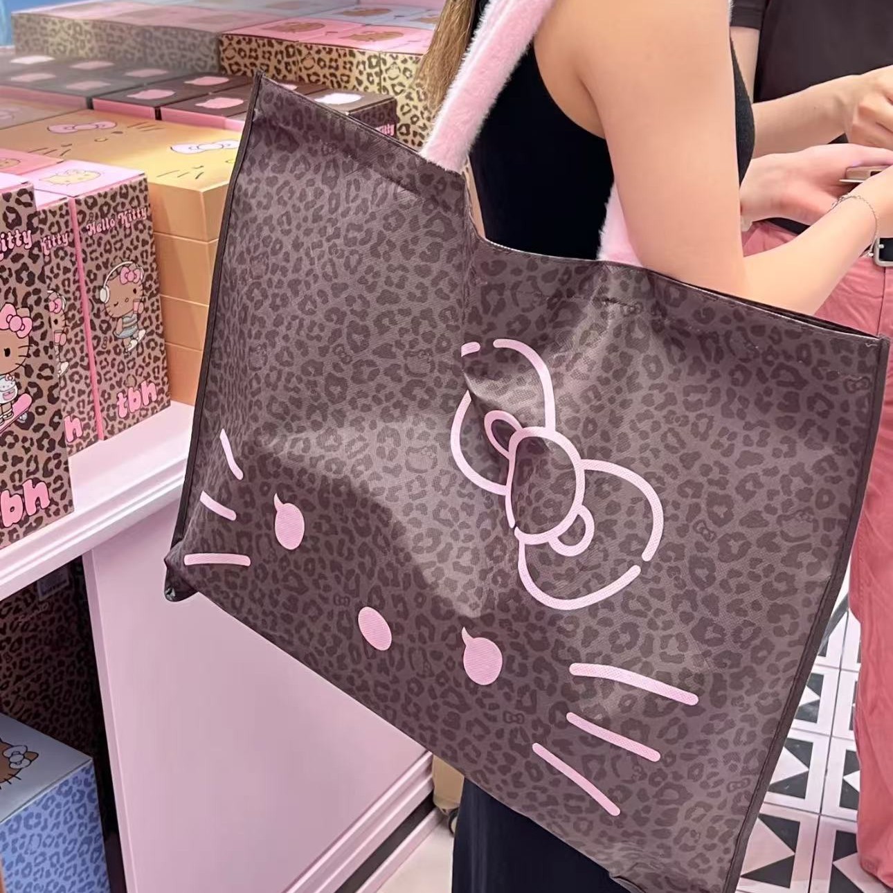 高颜值凯蒂猫豹纹单肩包个性超大容量购物袋便携外出收纳袋手提袋