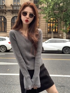 蕾丝拼接灰色V领长袖针织打底衫女秋冬轻奢高级感内搭绝美小上衣