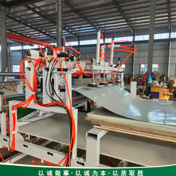钢面玻镁防排烟风管板设备厂家 连动裁切彩钢玻镁复合风管平贴机