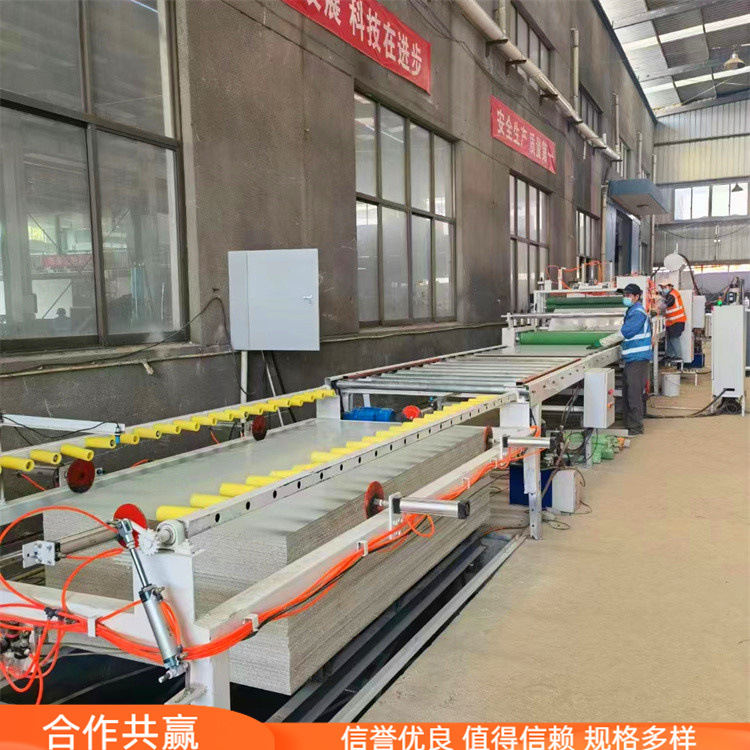 木饰面板贴面机 公共卫生间隔断金属板覆膜机 热胶玻镁板平贴机