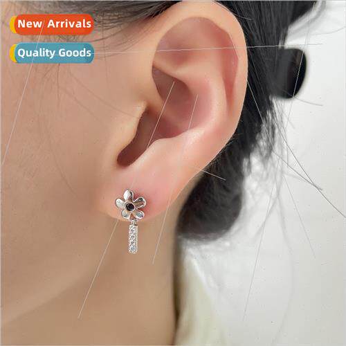 Black flower earrings OL commuter earrings female sweet stud