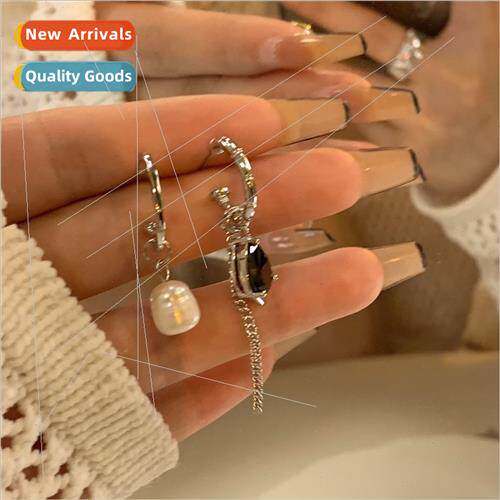 Asymmetric pearl earrings female fall winter niche premium e