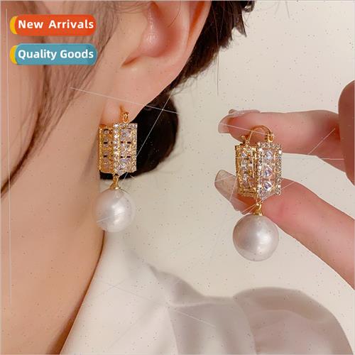 Korearetro delicate celebry geometric zirconia pearl earring
