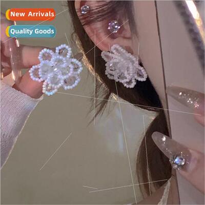 Cant hide my favore French vintage camellia pearl earrings i