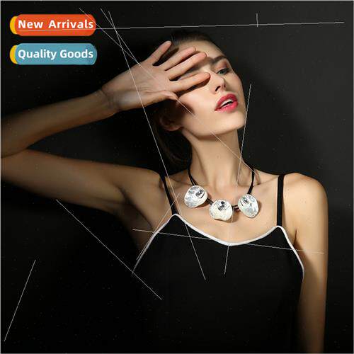 Europe Necklace Hundred Geometric Round pcs Wh Diamonds Pend