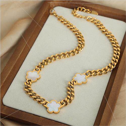 Europe new retro fashion tanium steel gold-plated flowers pe