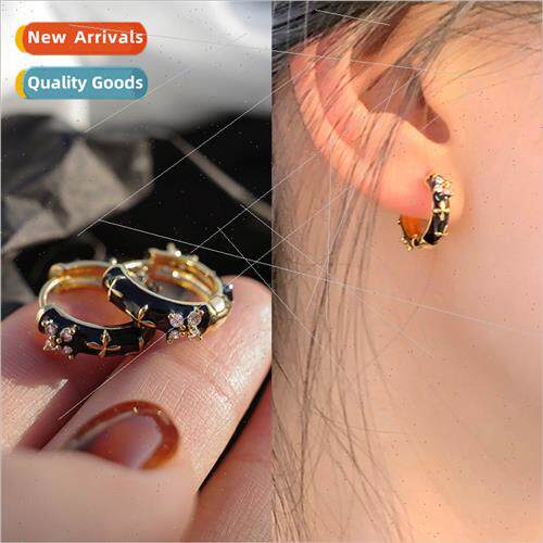 French exquise small ear buckle 2023 new tide earrings in an