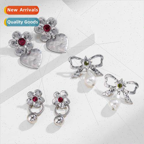 2024 new retro heart pendant earrings female Europe earrings