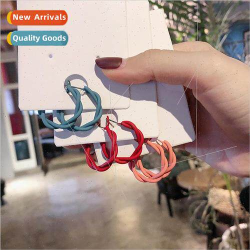 Europe simple spray paint winding circle earrings earrings e