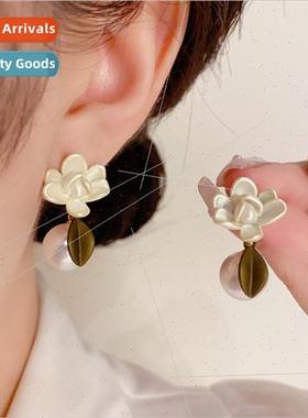 Mori gentle wind gardenia pearl earrings s925 silver needle