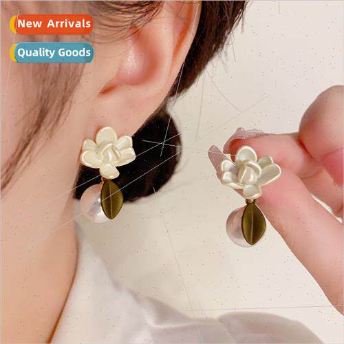 Mori gentle wind gardenia pearl earrings s925 silver needle