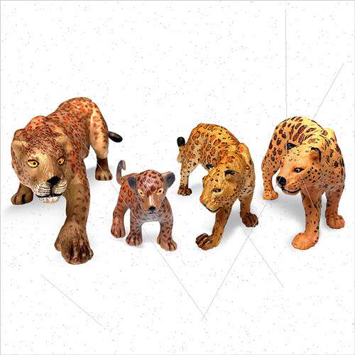 Solid static cheetah family miniature landscape sandbox scen