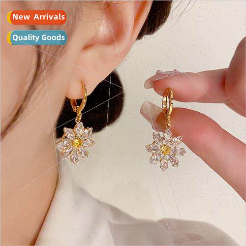 French Delicate Super Shiny Fashion Zirconia Ice Flower Earr