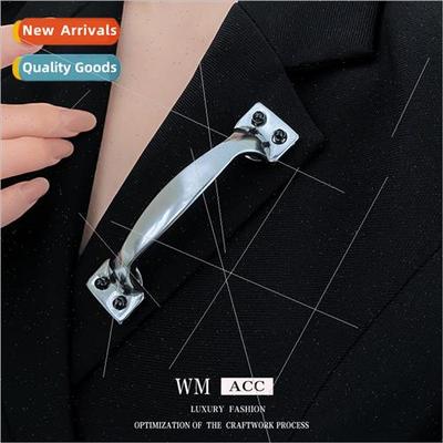 Europe Metal Door Handle Brooch Pin Pin che Accessories Work