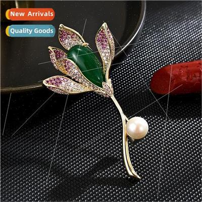 New atmospheric chalcedony brooch high-grade magnolia flower