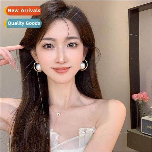 C-shaped earrings large pearl female niche sense 2023 new  e