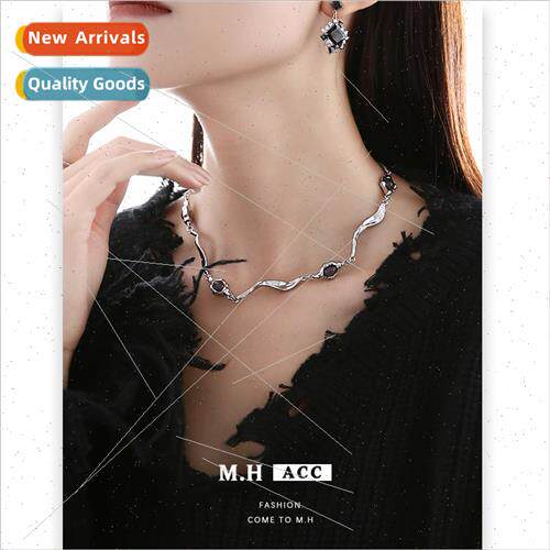 Lava Textured Black Beads Sweater Chain适用Women Resin Vinta