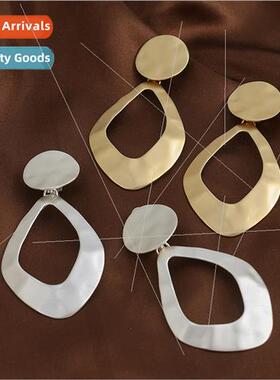 Europe Fashion Hundred Earrings Geometric Knockout Surface L