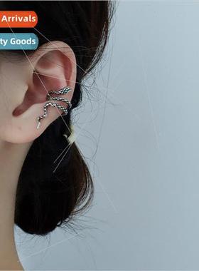 Do old snake earrings Europe popular retro texture small sna
