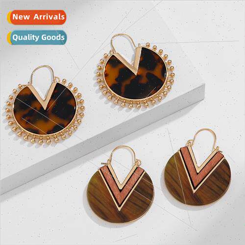 Autumn winter new senior sense exquise acrylic earrings fema