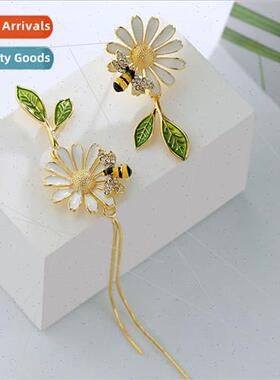 Korea niche new small daisy flowers bee painting oil leaves