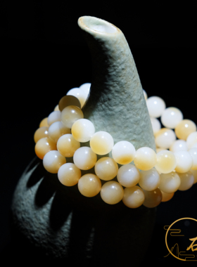 且末料金山矿糖白和田玉圆珠手串