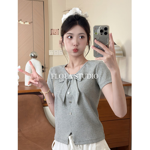 【flota】正肩温柔气质立体蝴蝶结短袖开叉下摆坑条纹上衣女