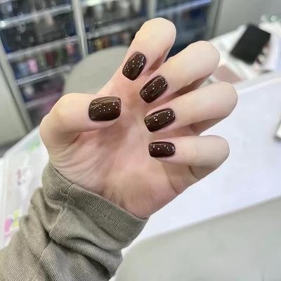咖啡棕纯色手工穿戴美甲