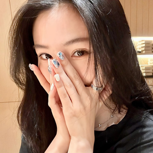 手工美甲穿戴甲短款奶白香槟极光玻璃碎钻高级感成品可拆卸贴片