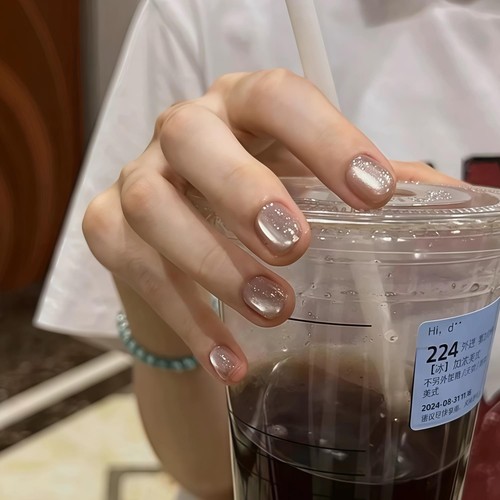 2025新年款纯色玻璃珠猫眼纯手工穿戴甲短甲显白百搭短款美甲贴片