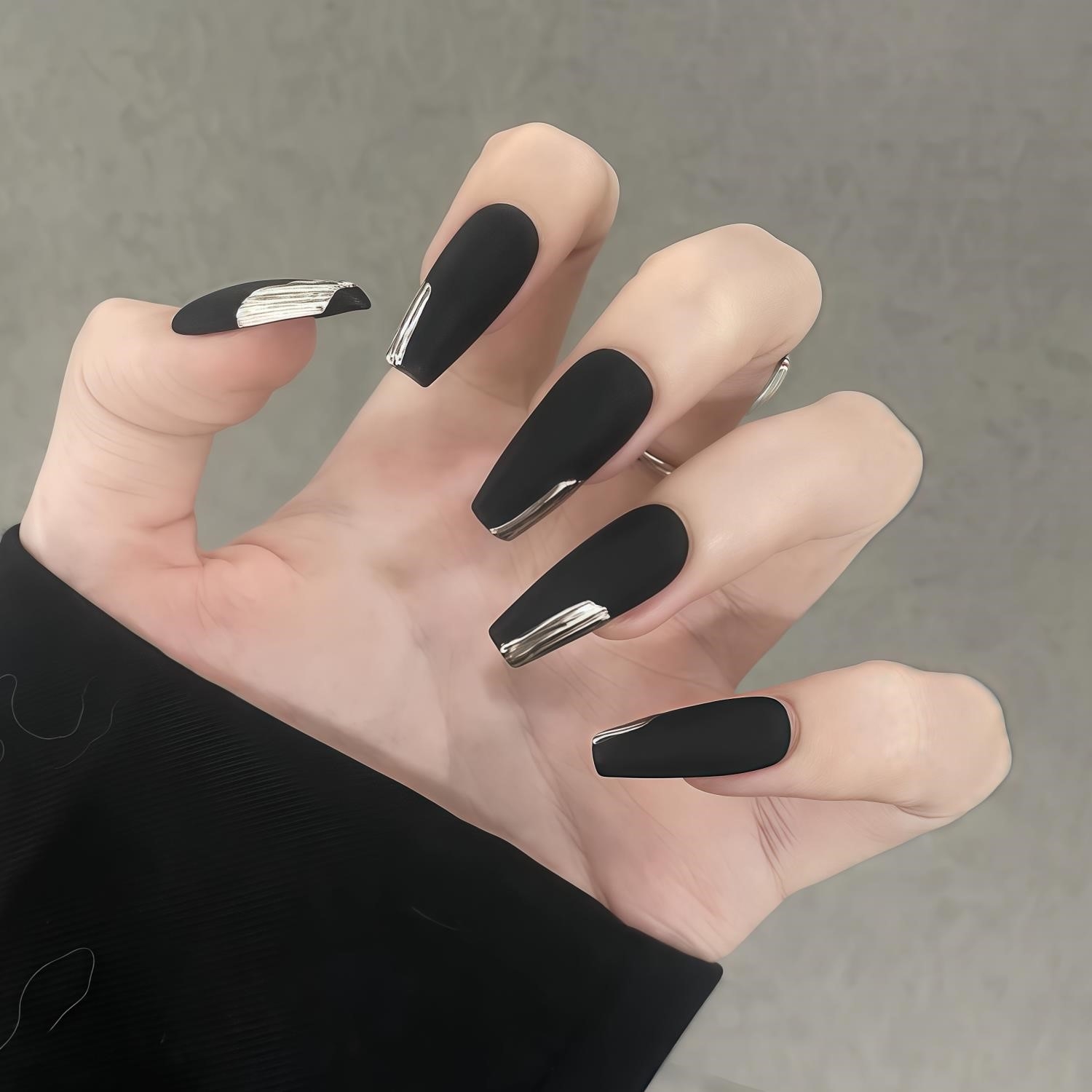 2025高级感纯手工穿戴甲中长款磨砂黑不规则魔镜银魔镜粉美甲孕妇