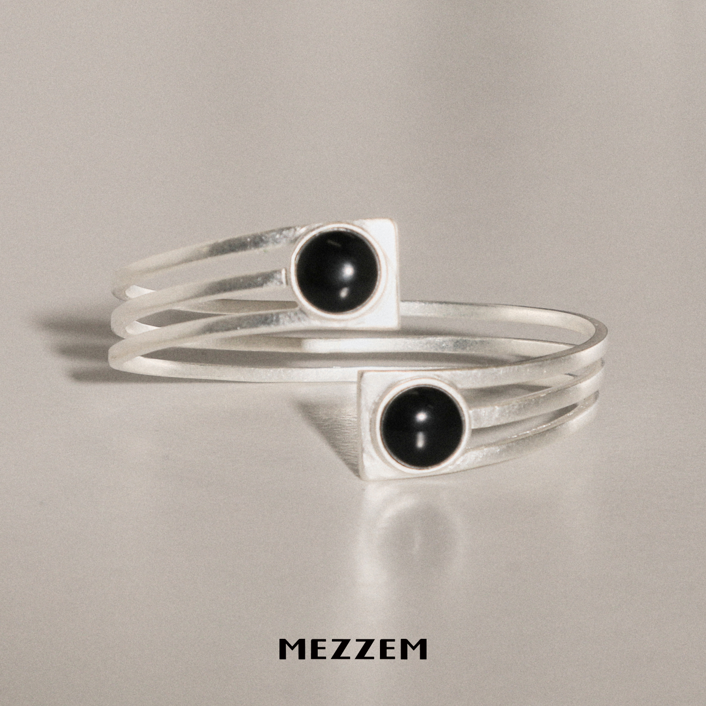 MEZZEM x LOPHNE 复古前卫黑玛瑙手镯原创小众设计高级感开口腕饰