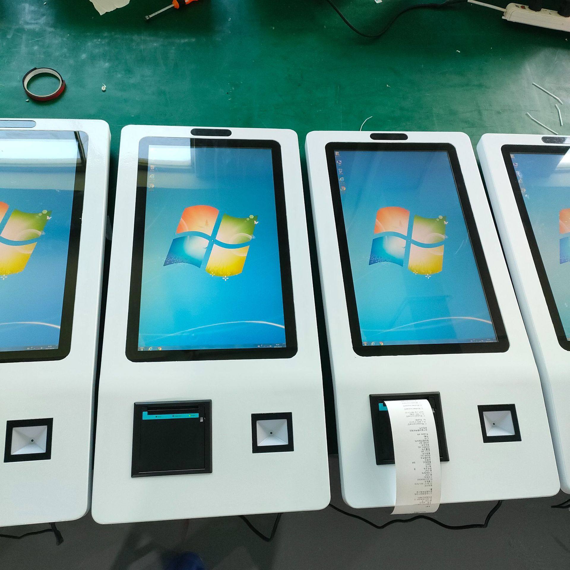 21.5寸触摸一体机加油站缴费机自助点餐机医院取号挂号刷脸终端机
