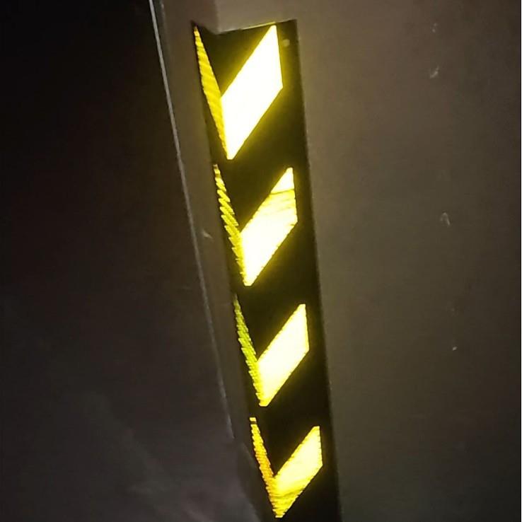可定制金属角钢条夜间反光车间厂房加厚加钢制墙角包边折弯角铁图片