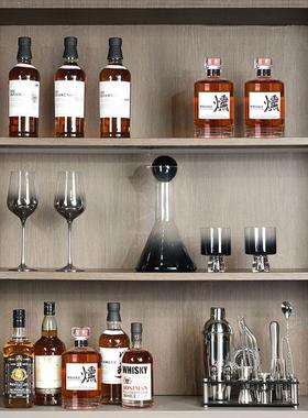 现代简约样板房酒柜软装饰
