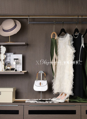 样板房衣帽间软装饰品轻奢小香风衣服饰帽子高跟鞋梳妆台托盘摆件