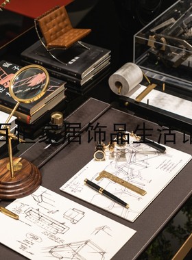 现代样板间书房书桌文具写字垫打字机放大镜墨水装饰品摆件组合