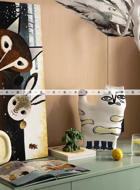 现代简约样板间儿童房香薰蜡烛挂画设计搭配绘本装饰桌面装饰摆件