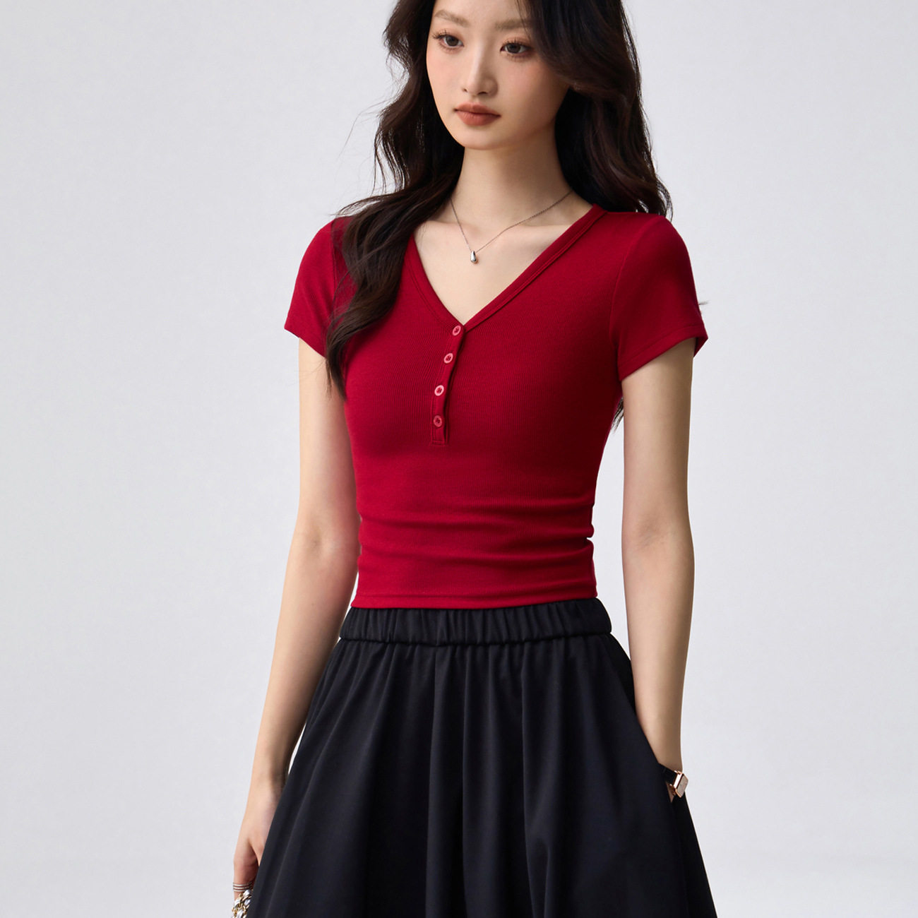 260g优可丝亨利纽扣短袖T恤女夏新款V领高腰短款修身显瘦气质上衣