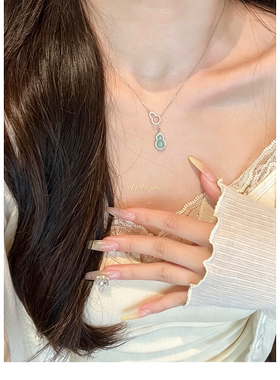 A.DHepburn蓝水翡翠葫芦项链