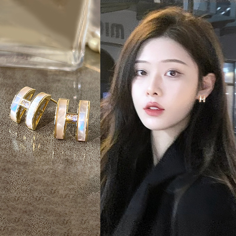 A.DHepburn不掉色字母耳钉轻奢女