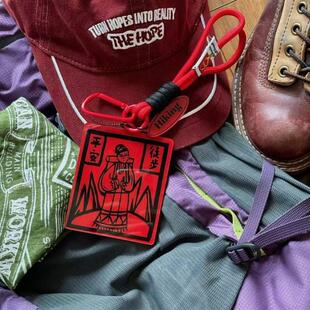 热销山神保佑甲马钥匙扣娘娘自行车挂攀岩登山骑行平安符背包挂件